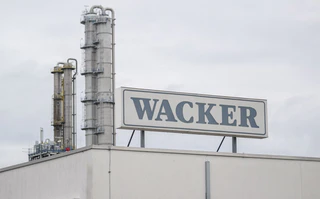 Wacker Chemie hat zu kämpfen, doch in diesem Jahr helfen Sondereffekte. (Archiv) — © Robert Michael/dpa
