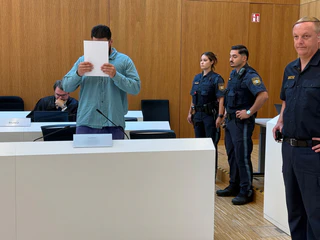 Der Angeklagte bedankte sich in seinem letzten Wort nur beim Gericht - richtete aber kein Wort an die Opfer. — © Elke Richter/dpa