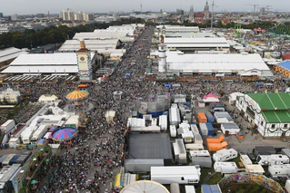 Der Wirt hatte die Vergabepraxis für die Wiesn-Zelte angegriffen. (Archiv) — © Felix Hörhager/dpa