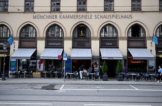 Die Münchner Kammerspiele im Stadtzentrum an der edlen Maximilianstraße - unweit vom Hofbräuhaus - sind zum «Theater des Jahres» gekürt worden. — © Sven Hoppe/dpa