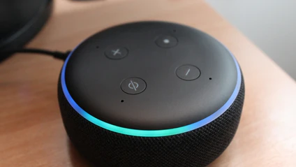 Alexa Echo — © Bild: Unsplash / Lazar Gugleta