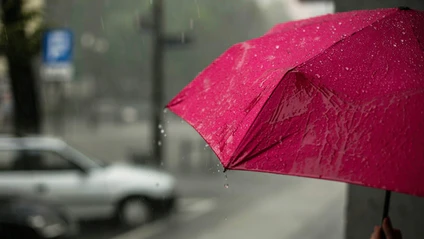 Regen Regenschirm Schirm — © Erik Witsoe / Unsplash