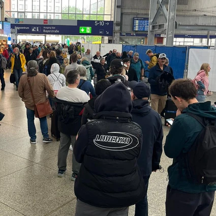 Beitragsbild: Bahn-Chaos nach Hochwasser am Münchner Hauptbahnhof — © Bild: Radio Arabella