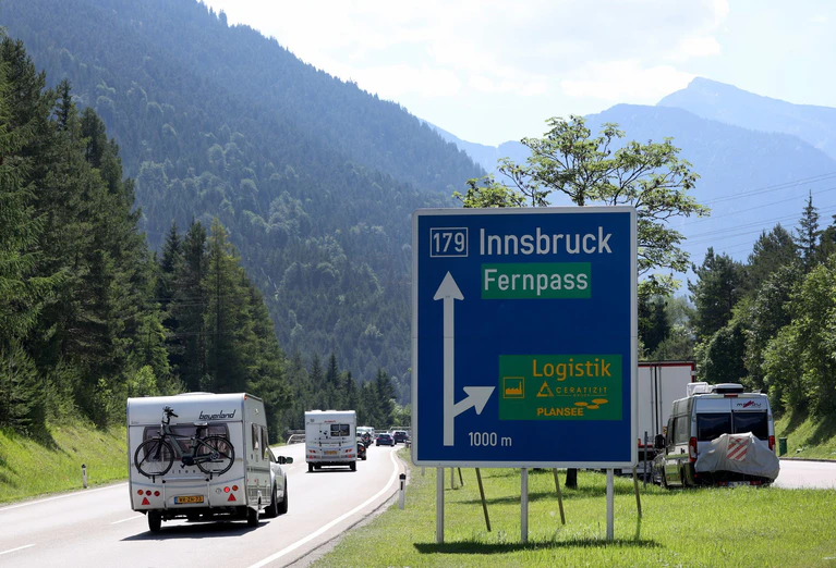 Wegen einer Demonstration wird der Fernpass am Samstag erneut für rund zwei Stunden gesperrt.  — © Karl-Josef Hildenbrand/dpa