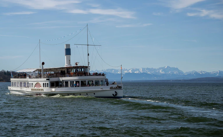 Am Ostersonntag hat die Saison für die Bayerische Seenschifffahrt begonnen. — © Stefan Puchner/dpa