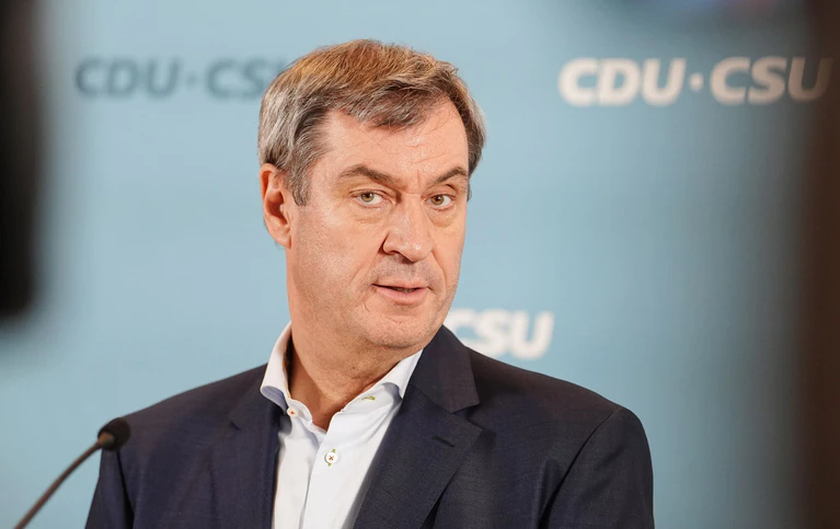 Die Ausrüstung der Bundeswehr muss nach den Worten von CSU-Chef Söder massiv aufgestockt werden. (Archivbild) — © Kay Nietfeld/dpa
