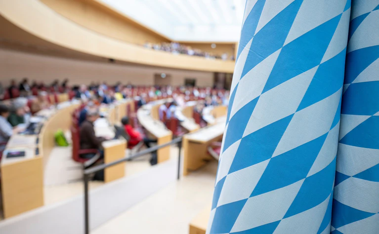 Drei Tage lang wird im Landtag über den Haushalt diskutiert. (Archivbild) — © Peter Kneffel/dpa