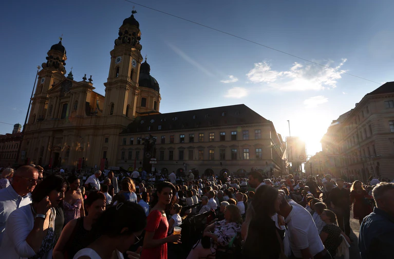 Tausende Zuschauer kommen jedes Jahr zu «Klassik am Odeonsplatz» (Archivbild) — © Karl-Josef Hildenbrand/dpa