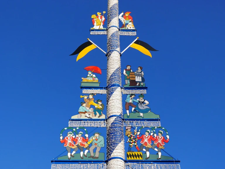 Maibaum, Mai, Maifeier
