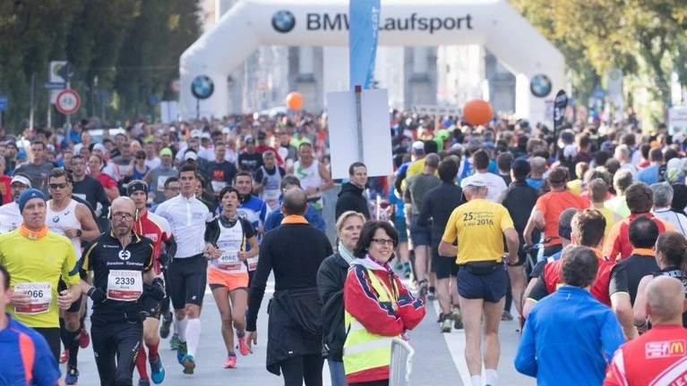 Muenchen Marathon Leopoldstr. — © Foto: MÜNCHEN MARATHON, Wilhelmi