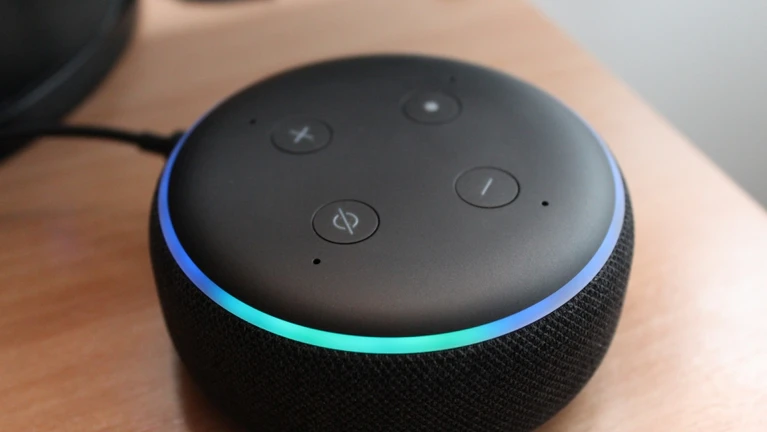 Alexa Echo — © Bild: Unsplash / Lazar Gugleta