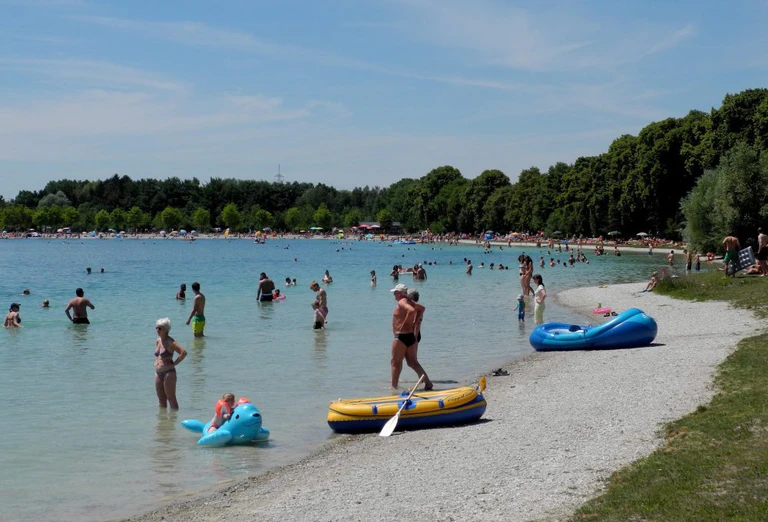 Badeseen — © In fast allen Seen kann unbesorgt gebadet werden. Foto: Gregor Blumauer/Archiv