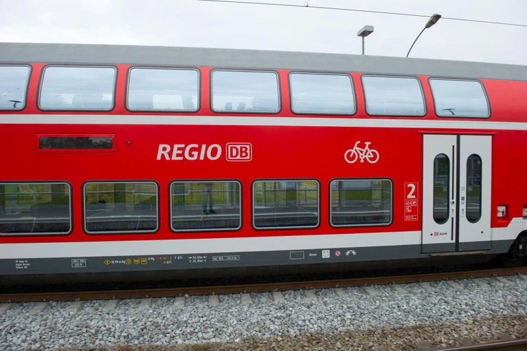 Unterschleißheim, Betonplatte, Chili, Regionalzug, Bahn, Lokführer — © Eine Regionalbahn fährt ein. Foto: Stefan Sauer/Archiv