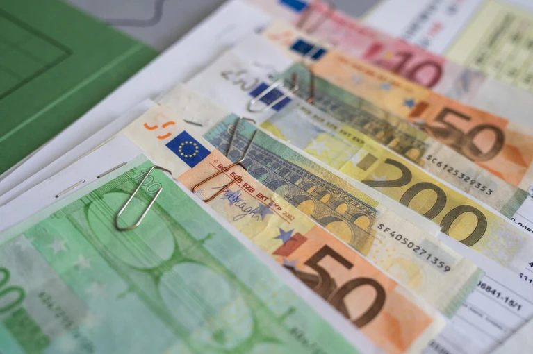 Falschgeld, Wiesn — © Gefälschte Banknoten beim Landeskriminalamt in München. Foto: Matthias Balk/Archiv