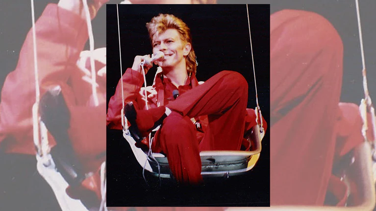 Beitragsbild: Diese Musikstars änderten ihre Namen - David Bowie — © Bild: Von Elmar J. Lordemann (de:User:Jo Atmon) - Eigenes Werk — photography by Jo Atmon, CC BY-SA 2.0 de, https://commons.wikimedia.org/w/index.php?curid=1794108
