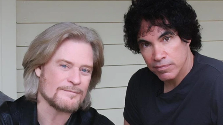 Beitragsbild Songtext Hall & Oats Kiss on My List — © Bild: Von Gary Harris - Flickr: Hall & Oates, CC BY-SA 2.0, https://commons.wikimedia.org/w/index.php?curid=12800915