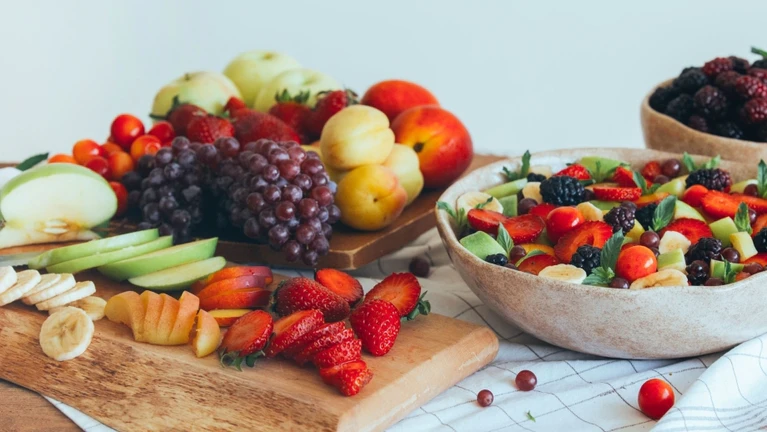 Sommer Essen kühl lecker Gemüse Obst — © Unsplash: Fatane Rahimi