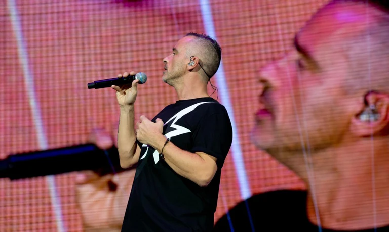 — © Ramazzottis Outfit spiegelte das reduzierte Showkonzept wieder. Foto: S. Hoppe