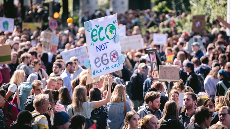 Demonstration Klimademo — © Bild: Wirestock / IStock