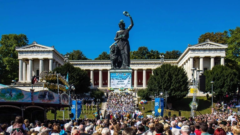 Konzert der Wiesnkapellen 2 — © Bild: München Tourismus / Werner Böhm