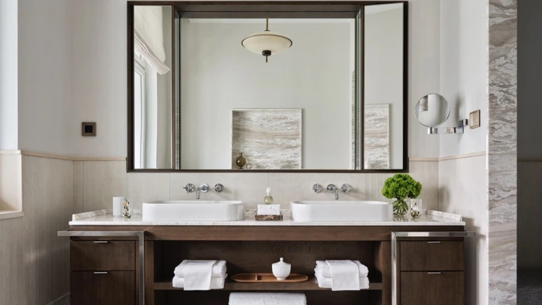 Rosewood Hotel München Luxus Gebäude Suite Bad — © © Rosewood Munich / Davide Lovatti
