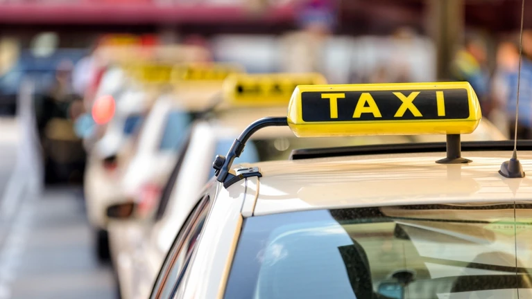 Taxi — © Bildnachweis: Cameris / IStock