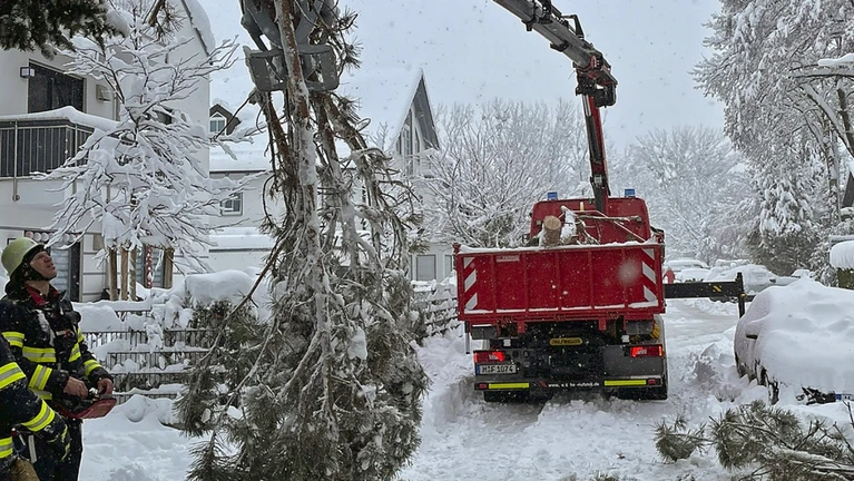 Feuerwehr Schnee — © Bild: Berufsfeuerwehr München
