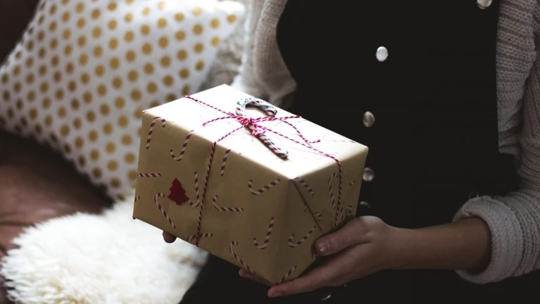 Geschenk — © Bild: Kira a.d. Heide/ Unsplash