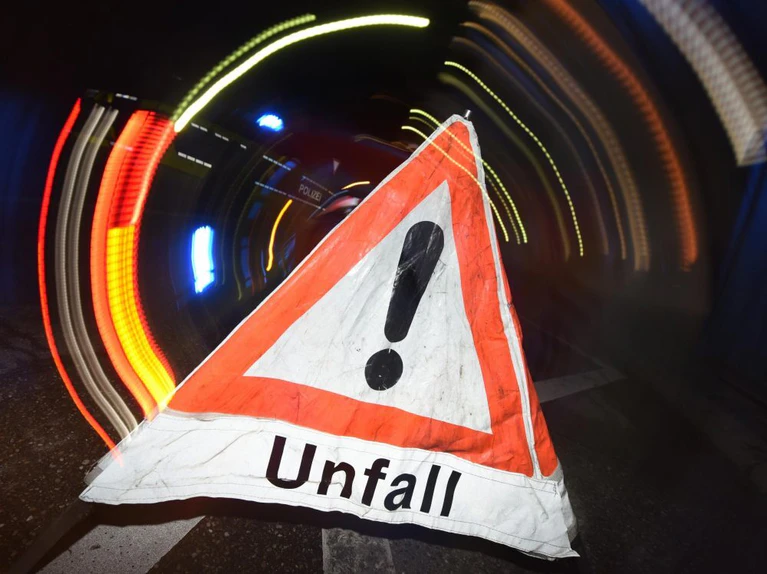 Unfälle, Massenkarambolage, Verkehrsunfallstatistik, Raser