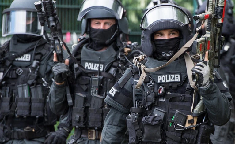Nizza, Oktoberfest, Razzia, Salafisten — © Ein Übungsszenario eines Spezialeinsatzkommandos der Polizei. Foto: Boris Roessler