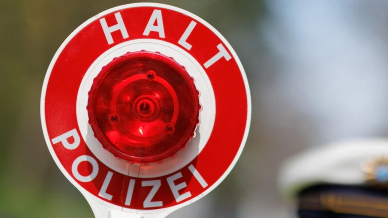 Polizei Halt Stopp — © Bild: Daniel Karmann