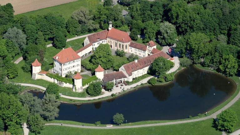 Schloss Blutenburg — © Von Carsten Steger - Eigenes Werk, CC BY-SA 4.0, https://commons.wikimedia.org/w/index.php?curid=122849014
