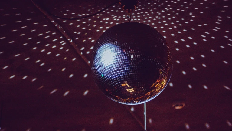 Tanzverbot Disco Club — © Regina Valetova / Unsplash