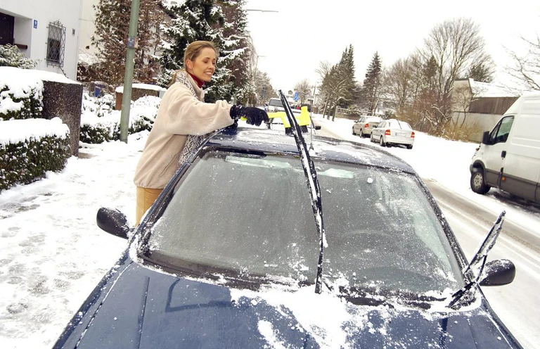 Guckloch-Fahren, Schnee, Eis — © fotograf: Simon Katzer