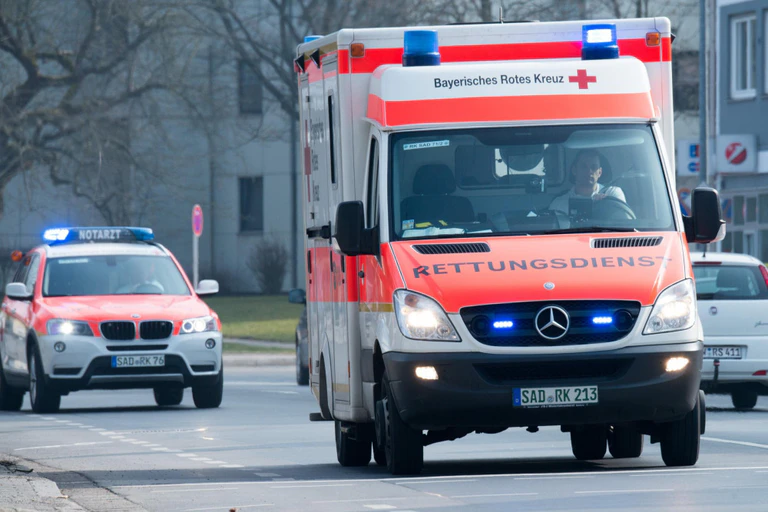 Baby: Notarzt Katastrophenschutzübung, Krankenwagen, Notarzt