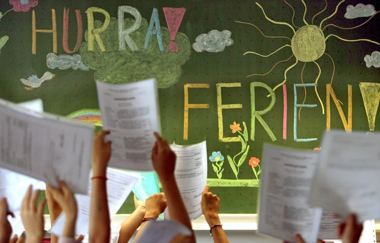 Sommerferien, Zeugnis, Einser-Schüler — © Bild: Karl-Josef Hildenbrand/Archiv