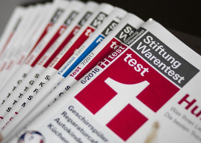 Tests, Stiftung Warentest, Internet, unseriös, Stiftung Warentest Heftstapel — © Stiftung Warentest Heftstapel