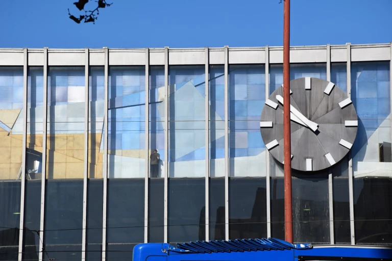 Hauptbahnhof, Uhr, Plattenmosaik