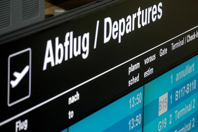 Flugverspätungen, Flugausfälle, Warnstreik, Flughafen, Münchner Flughafen, Software-Panne, Flüge, Flugsicherung — © Eine Informationstafel im Münchener Flughafen. Foto: Stefan Puchner/Archiv