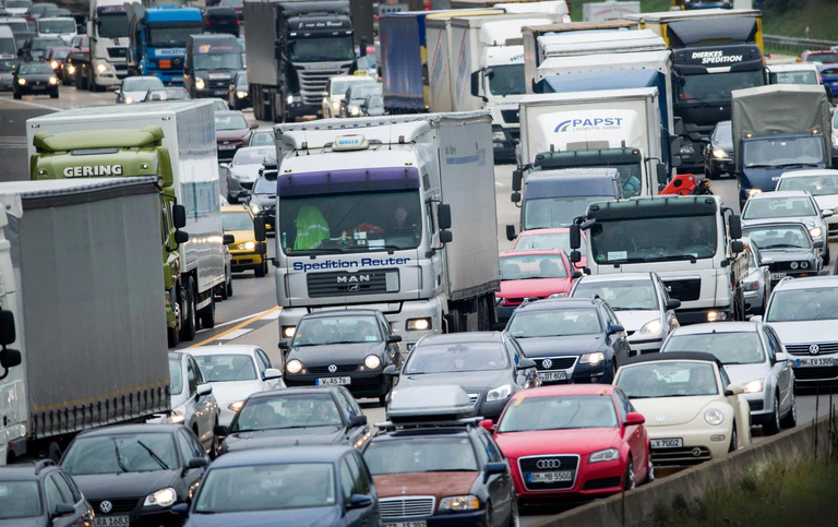 Verkehr: Prognose_Mehr_Verkeh_60030107.jpg — © Bild: Rolf Vennenbernd