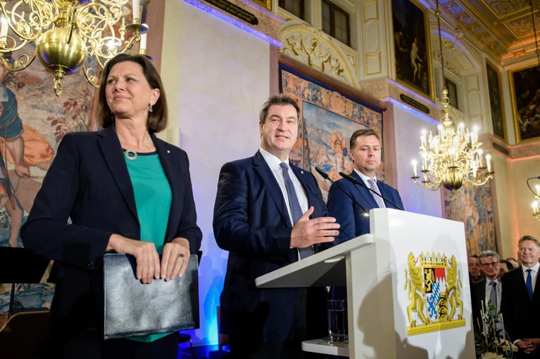 Auszeichnungen, Landtag, Schneecaos, Hilfe — © Ilse Aigner (alle CSU, l-r), Landtagspräsidentin, Markus Söder, Ministerpräsident, und Stephan Mayer, Staatssekretär. Foto: Matthias Balk