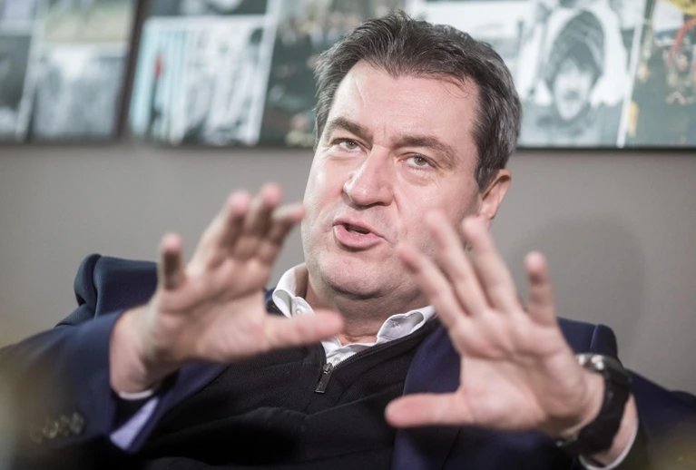Söder Soeder_Scholz_will_I_60649279.jpg — © Markus Söder, Ministerpräsident des Freistaates Bayern und CSU-Parteivorsitzender, aufgenommen bei einem dpa Interview. Foto: Michael Kappeler