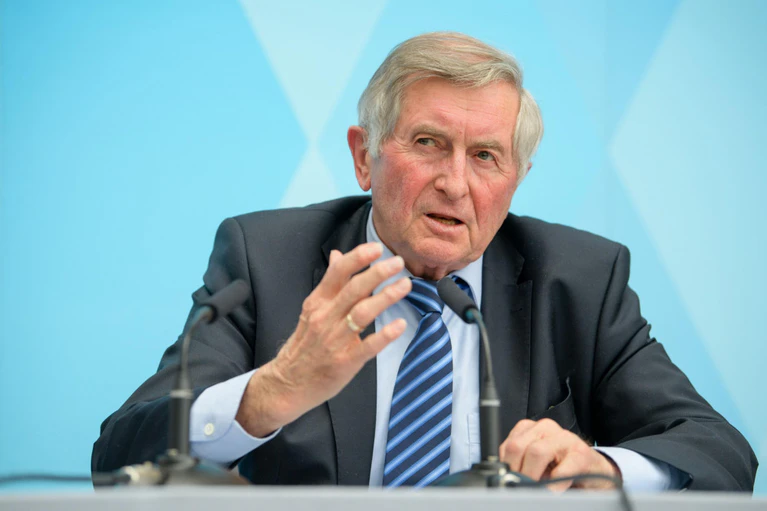 Runder Tisch Artenschutz — © Alois&nbsp;Glück (CSU), Leiter des Runden Tischs und ehemaliger Landtagspräsident&nbsp;im Bayerischen&nbsp;Landtag, spricht. Foto: Matthias Balk/Archiv