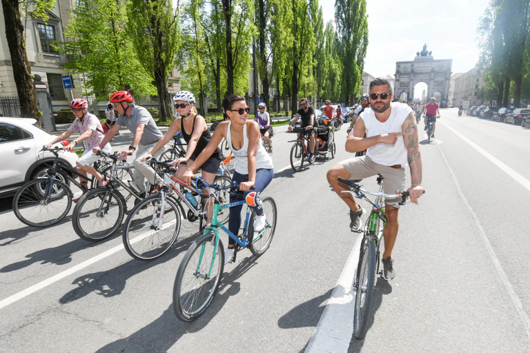 radlentscheid, radldemo. Radl-Hauptstadt ADFC Bürgerbegehren Altstadt-Radlring — © Fahrraddemo, Sternfahrt (ADFC)
"Ein Radgesetz für Bayern"
22.04.2018 in München (Bayern)
Foto: Tobias Hase / ADFC