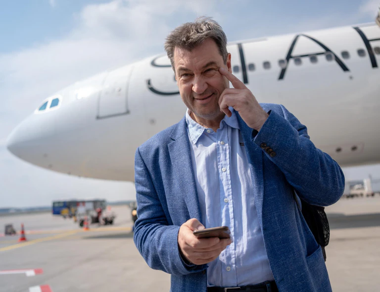 Afrika, Äthiopien, Afrikabüro — © Markus Söder (CSU), Ministerpräsident von Bayern, startet am Frankfurter Flughafen seine Auslandsreise nach Äthiopien. Foto: Peter Kneffel