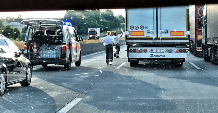 Stau Autobahn — © Bild: https://twitter.com/uetzl_bruetzl