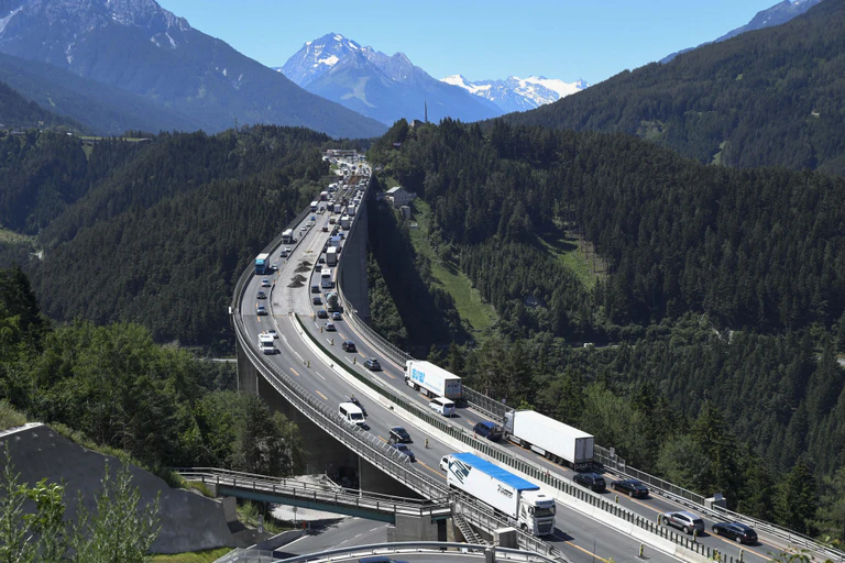 Reiseverkehr, Fahrverbot, Tirol, Salzburg, Tauernautobahn — © Bild: Zeitungsfoto.At/APA/Archivbild