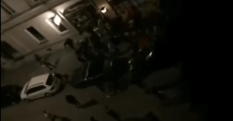 Hooligans Massenschlägerei — © Screenshot Youtube - https://www.youtube.com/watch?time_continue=21&amp;v=ypG5gpeaa6E
