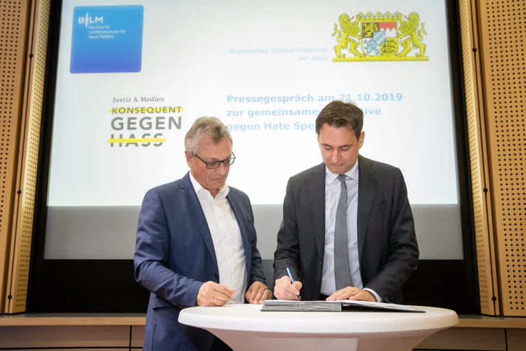, Bayerische Landeszentrale für neue Medien, Konsequent gegen Hass, Pressegespräch zur gemeinsamen Initiative gegen Hate Speech. 21.10.2019 — © Bild: BLM / Bayerisches Staatsministerium der Justiz