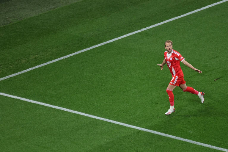 Harry Kane feiert sein Tor zum 1:0. — © Rolf Vennenbernd/dpa